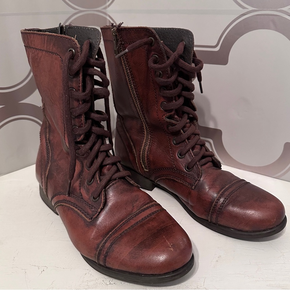 Steve Madden leather boots, lace up with zipper on side.